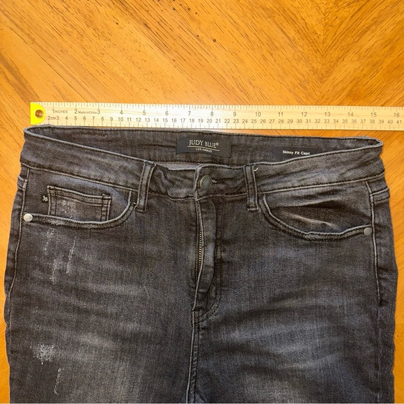 Judy Blue Skinny Fit Capri Jeans Size 11/30 Distressed Faded Black Charcoal - Picture 9 of 14
